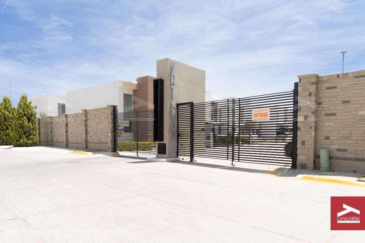 11 of 11: Fachada de Cotto