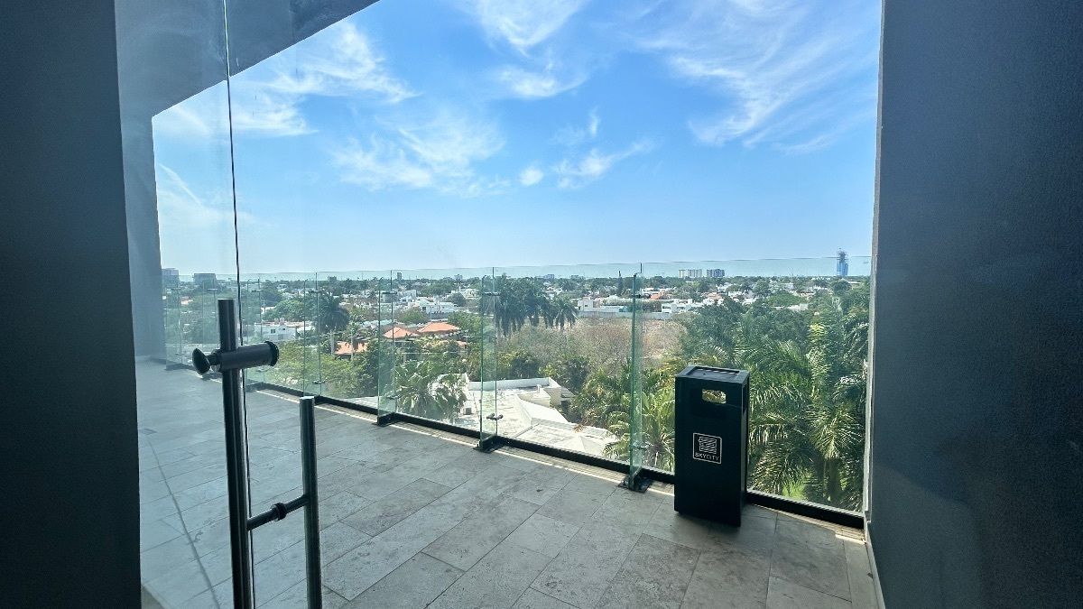 5 of 8: Balcón de la sala de juntas