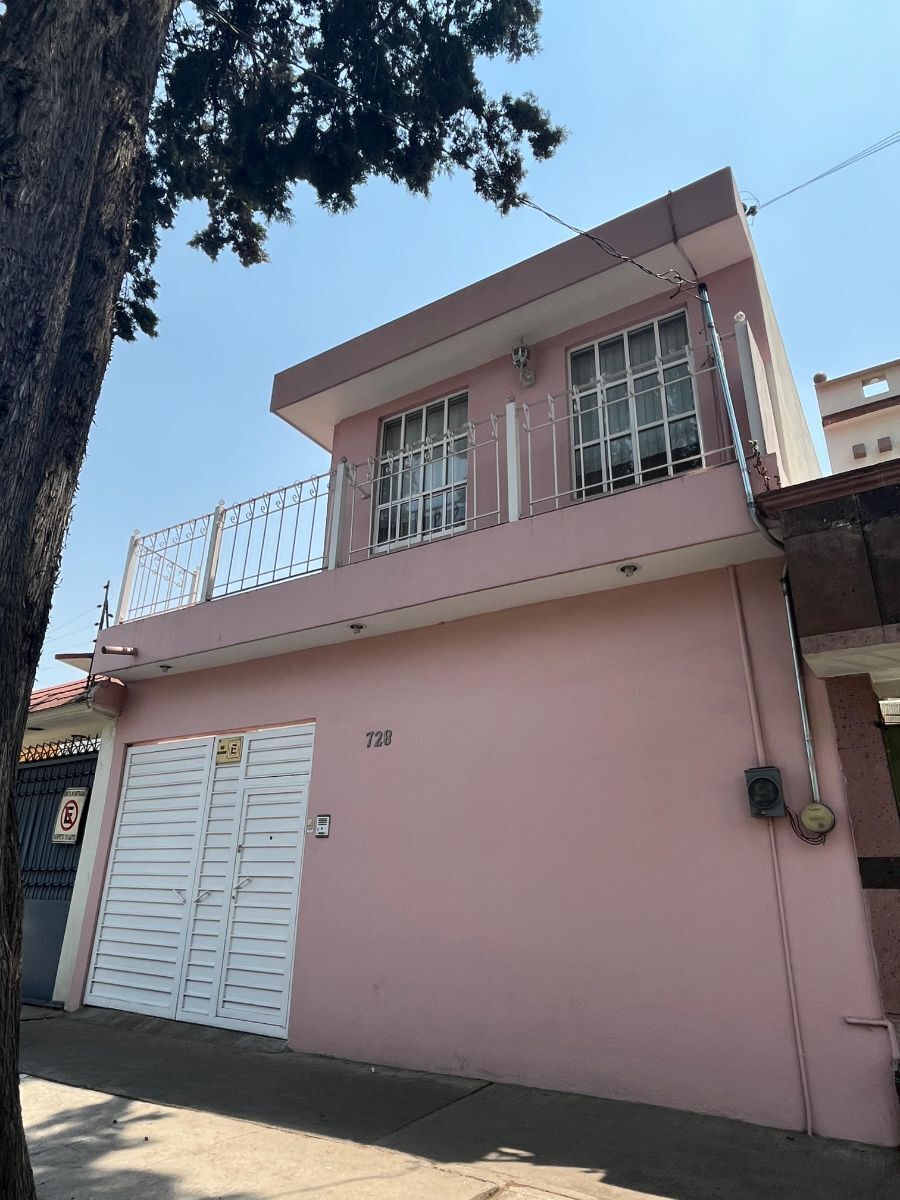 CASA EN RENTA CON USO COMERCIAL, TOLUCA.