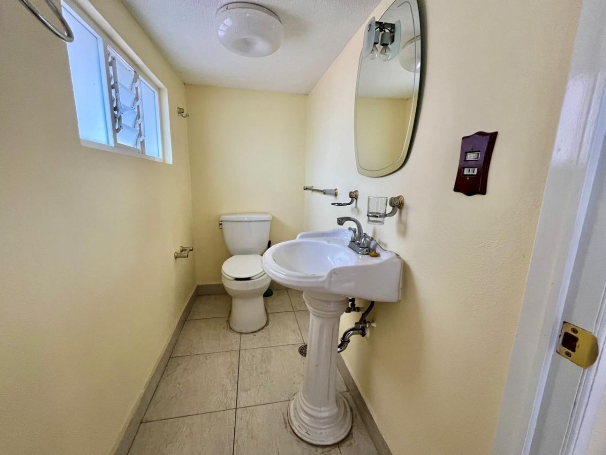 Segundo medio baño.