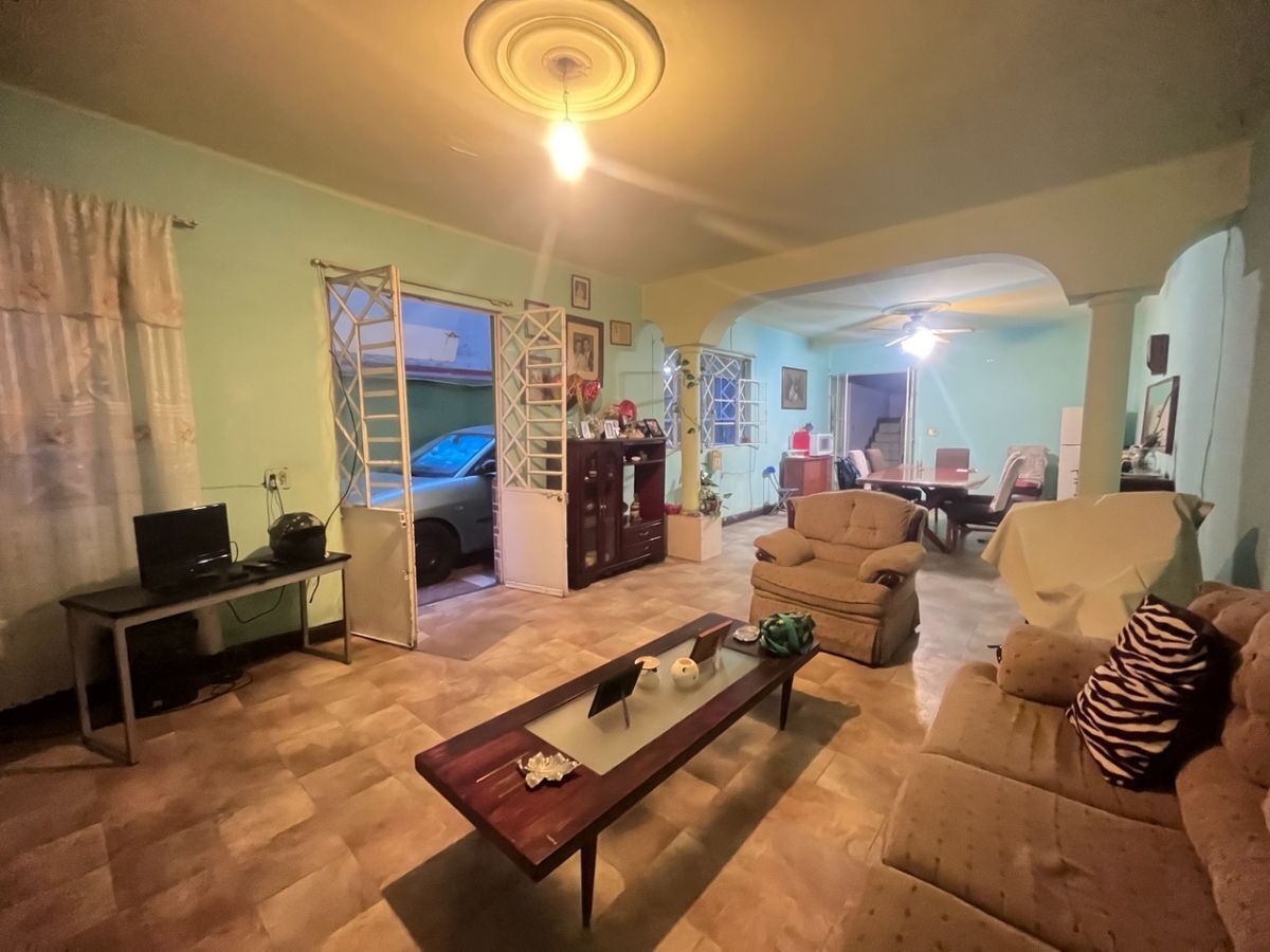 https://assets.easybroker.com/property_images/4470055/74807755/EB-QE0055.jpeg?version=1715127030