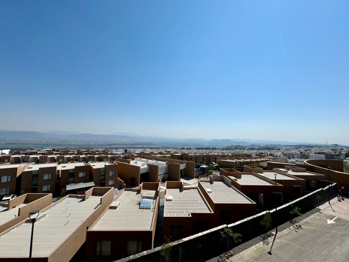 8 de 21: Vista lateral derecho desde piso 3