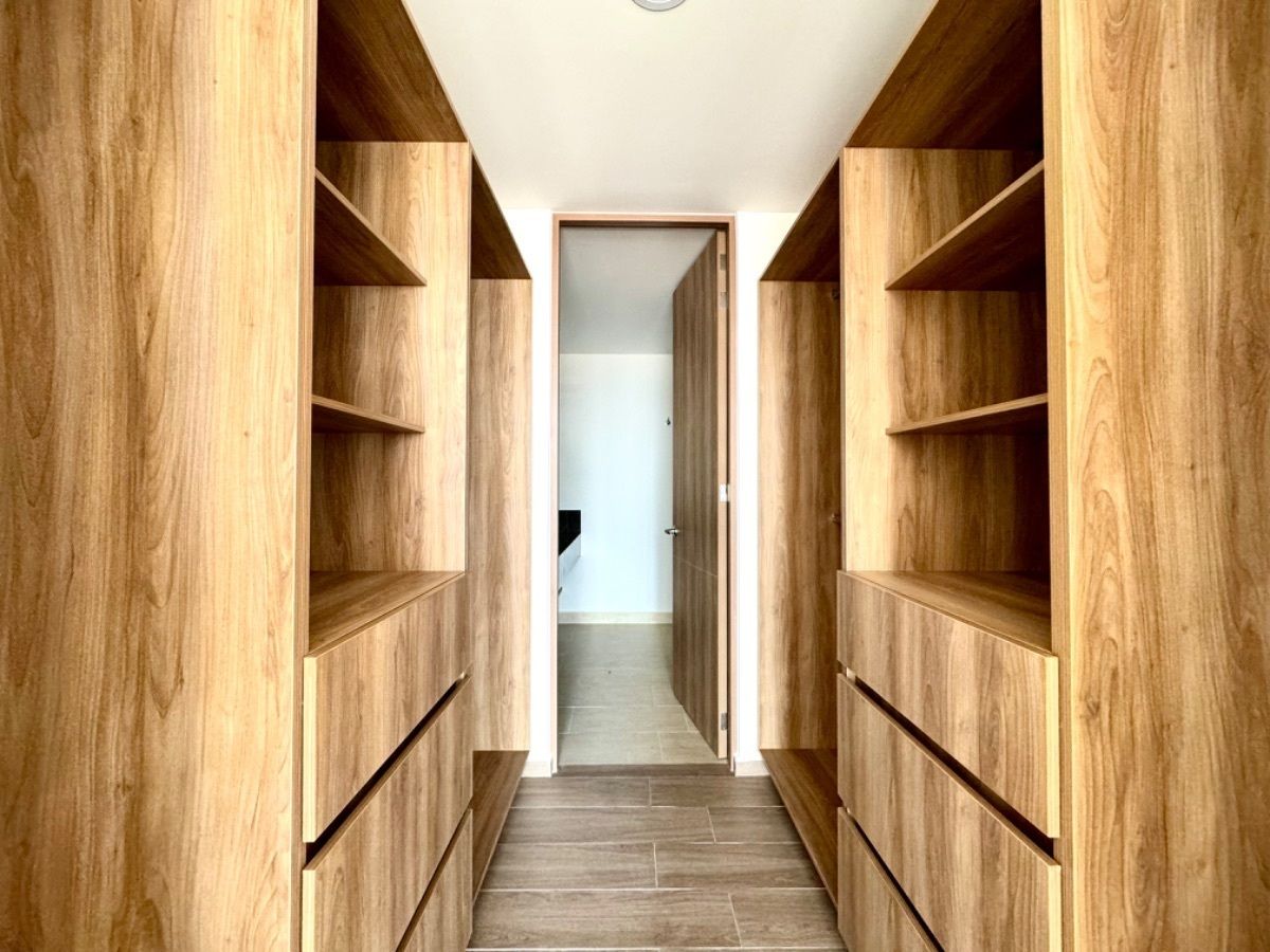 18 de 21: Walk in closet