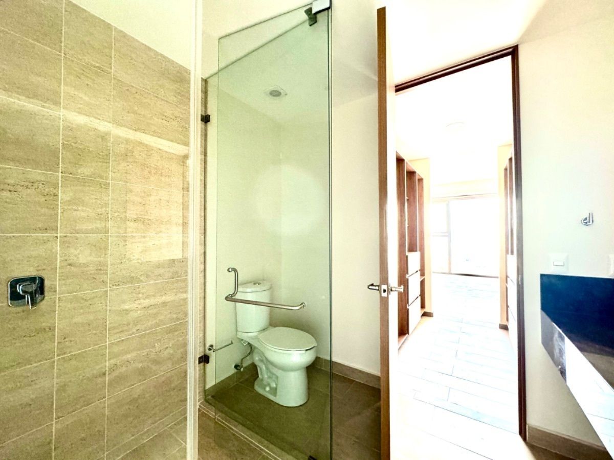 21 de 21: Baño privado máster suite