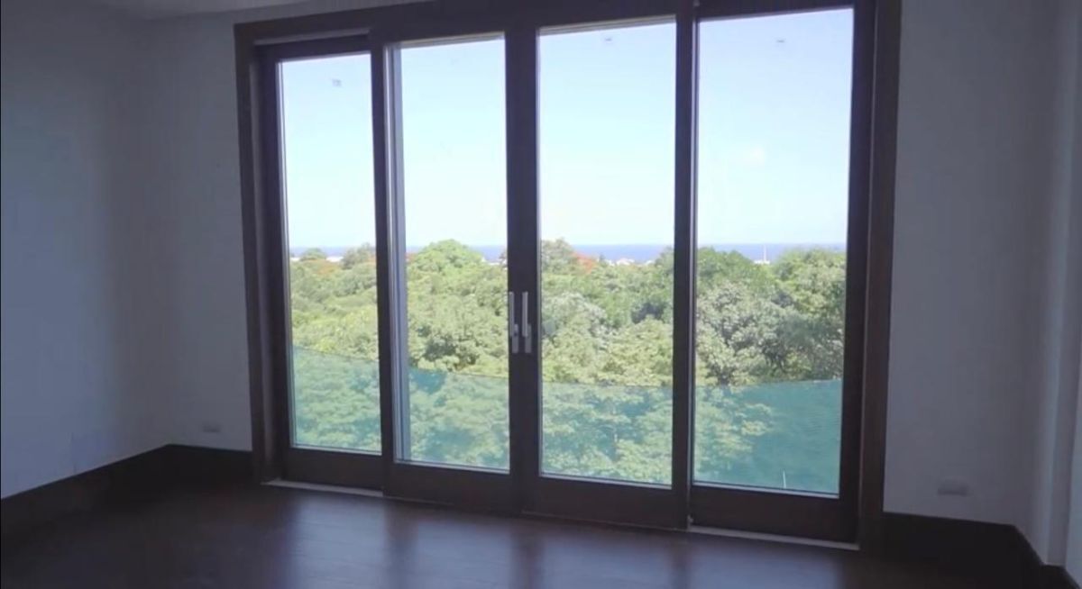 1 de 17: Vista al parque