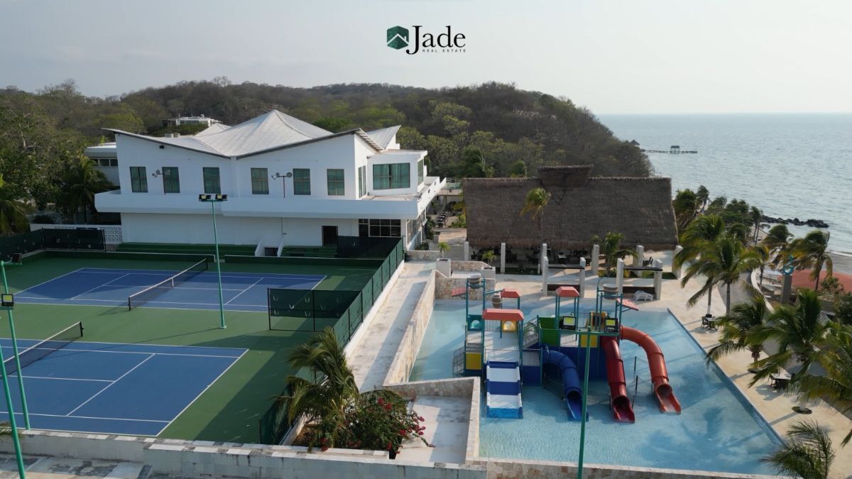 2 de 8: Juegos infantiles y áreas diversas de entretenimiento