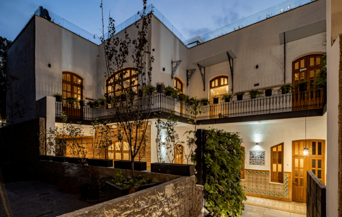 16 de 50: Casa Club de noche