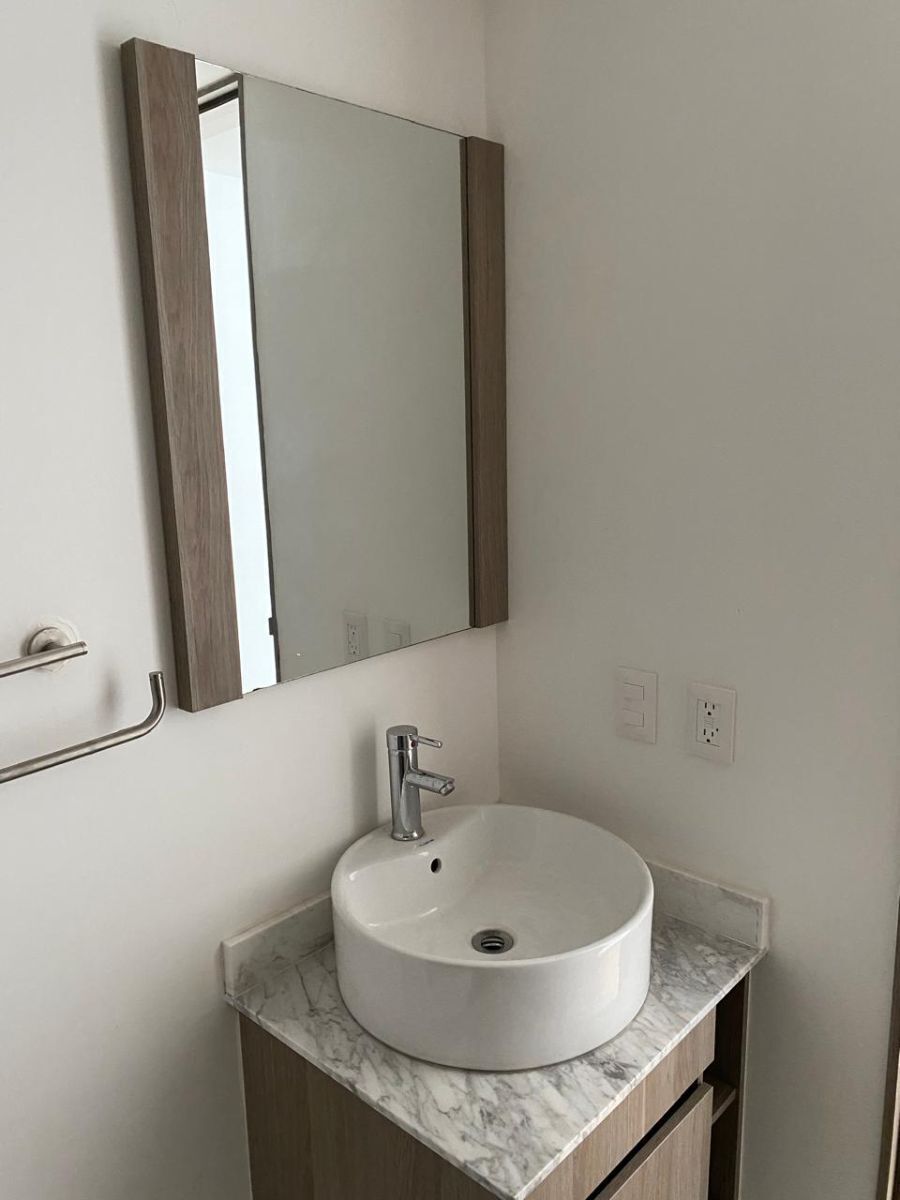 36 de 50: Baño recámara principal