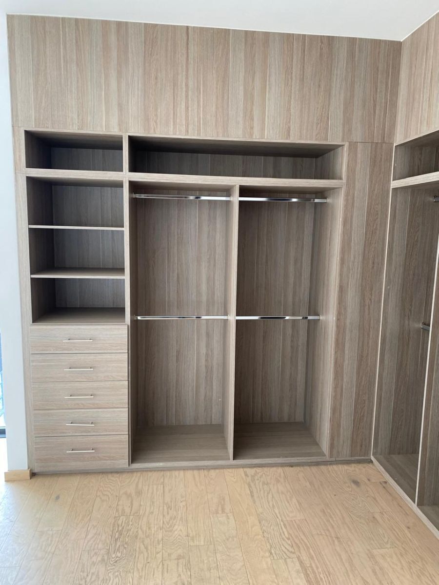 33 de 50: Vestidor recámara principal