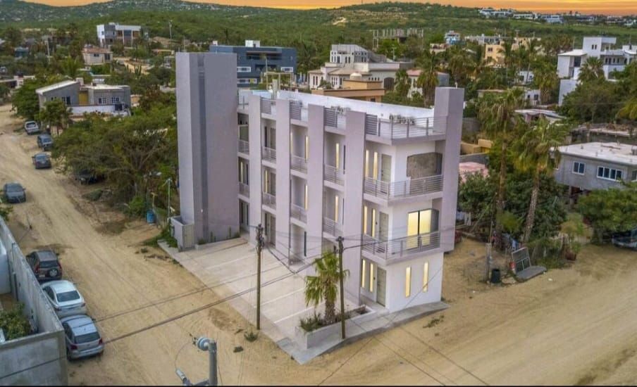 3 of 16: VISTA DE EDIFICIO EXTERIOR