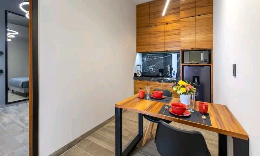 7 of 16: COCINA Y COMEDOR EQUIPADOS