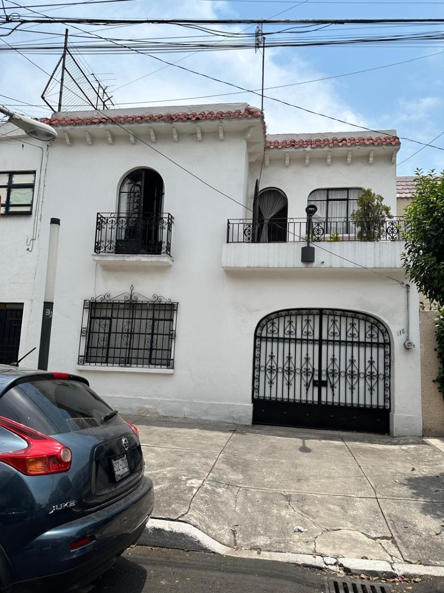 1 de 39: Facha de la casa.