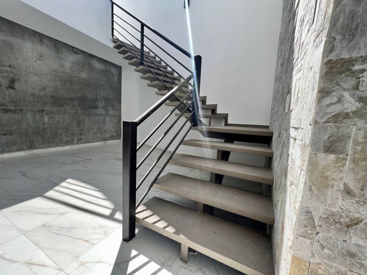 29 de 34: Escalera
