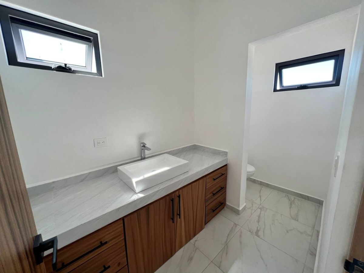 21 de 34: Baño de 3ra recámara