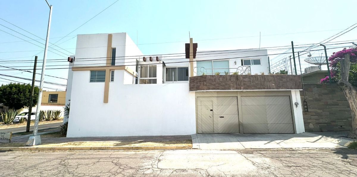 1 de 28: Fachada