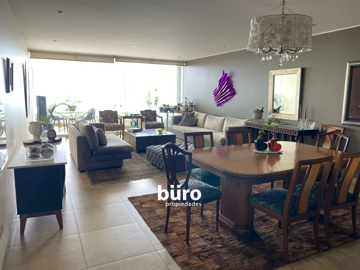 3 de 15: Linda sala y comedor con vista inigualable