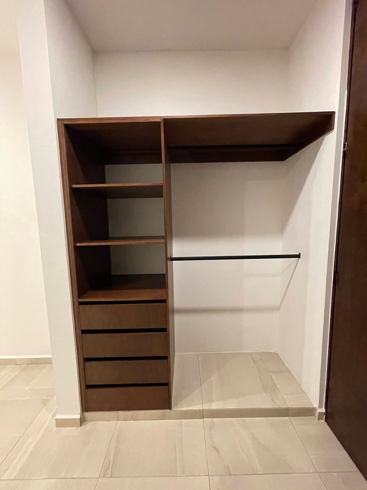 9 de 11: Closet Vestidor Segunda Habitación