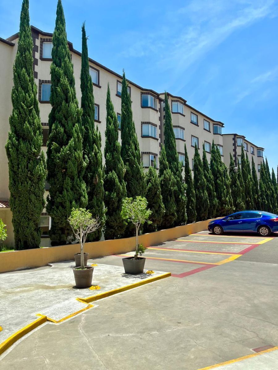 2 of 21: ESTACIONAMIENTOS