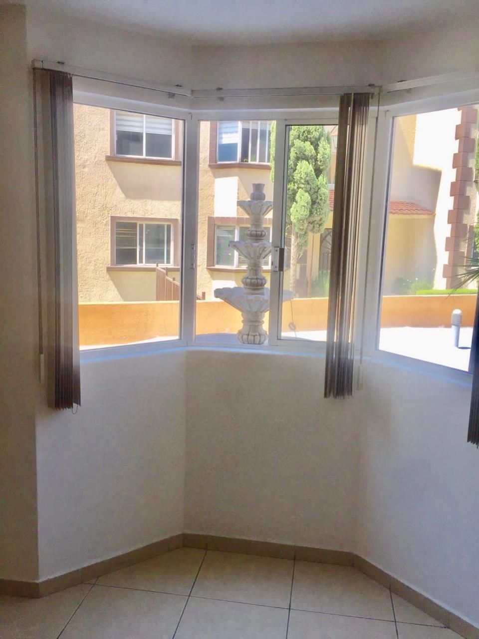 8 of 21: VISTA HACIA LA FUENTE