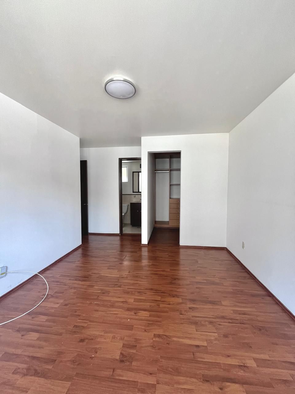 6 of 21: RECAMARA PRINCIPAL Y VESTIDOR