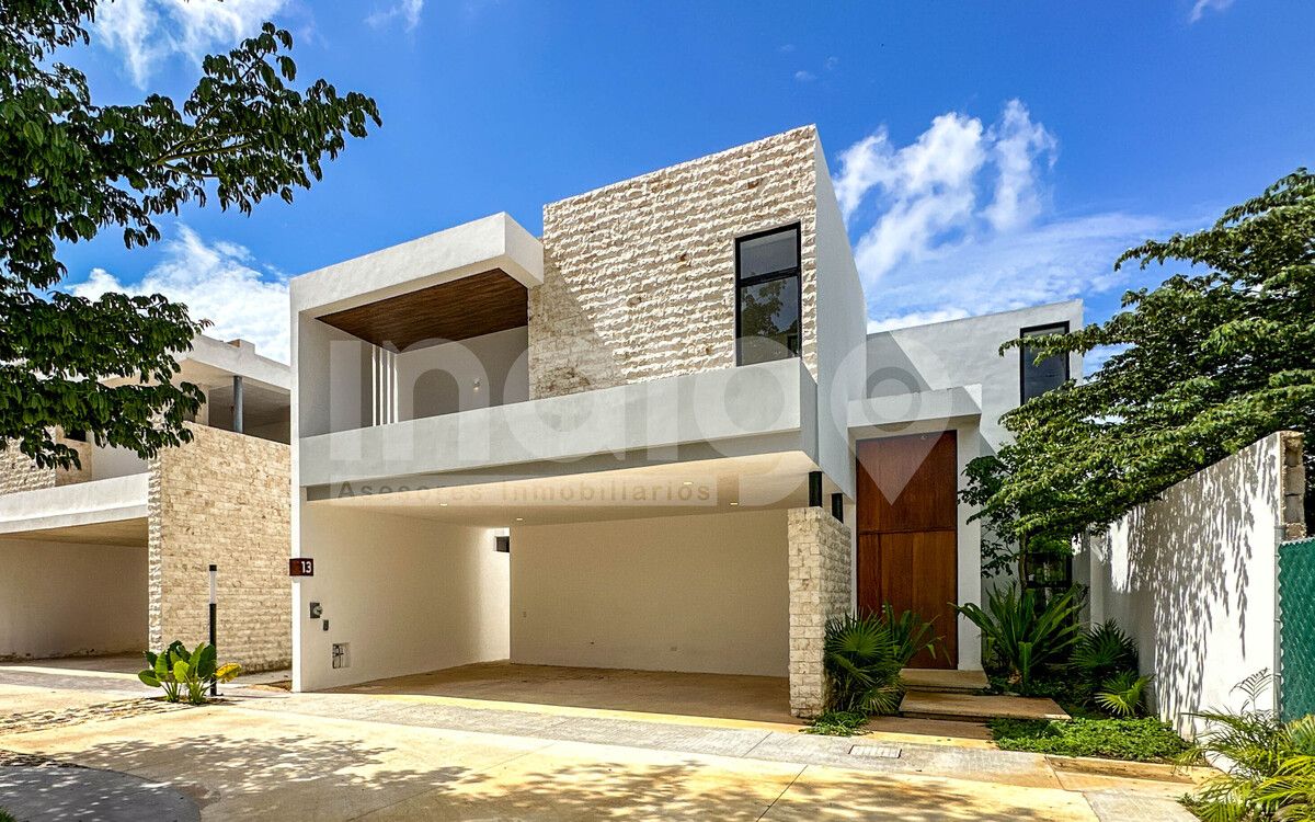 2 of 48: Fachada Frontal