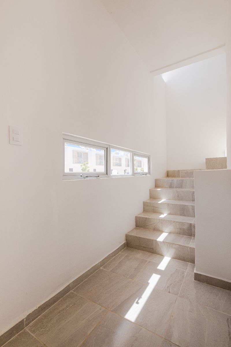 4 de 12: Escaleras en la entrada de la casa