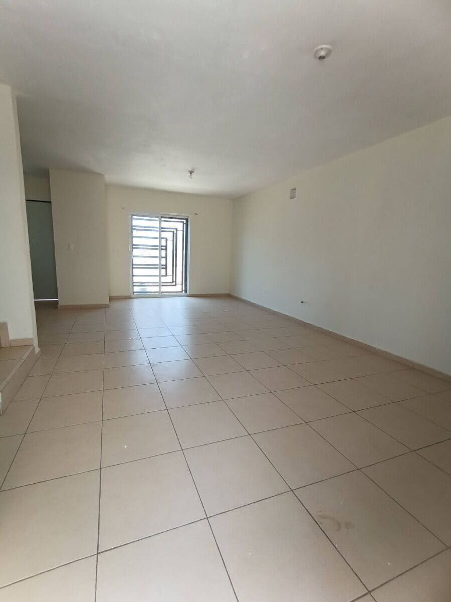 2 de 11: Espacio para sala y comedor
