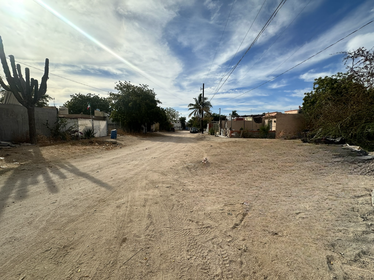 4 de 12: Vista Calle norte
