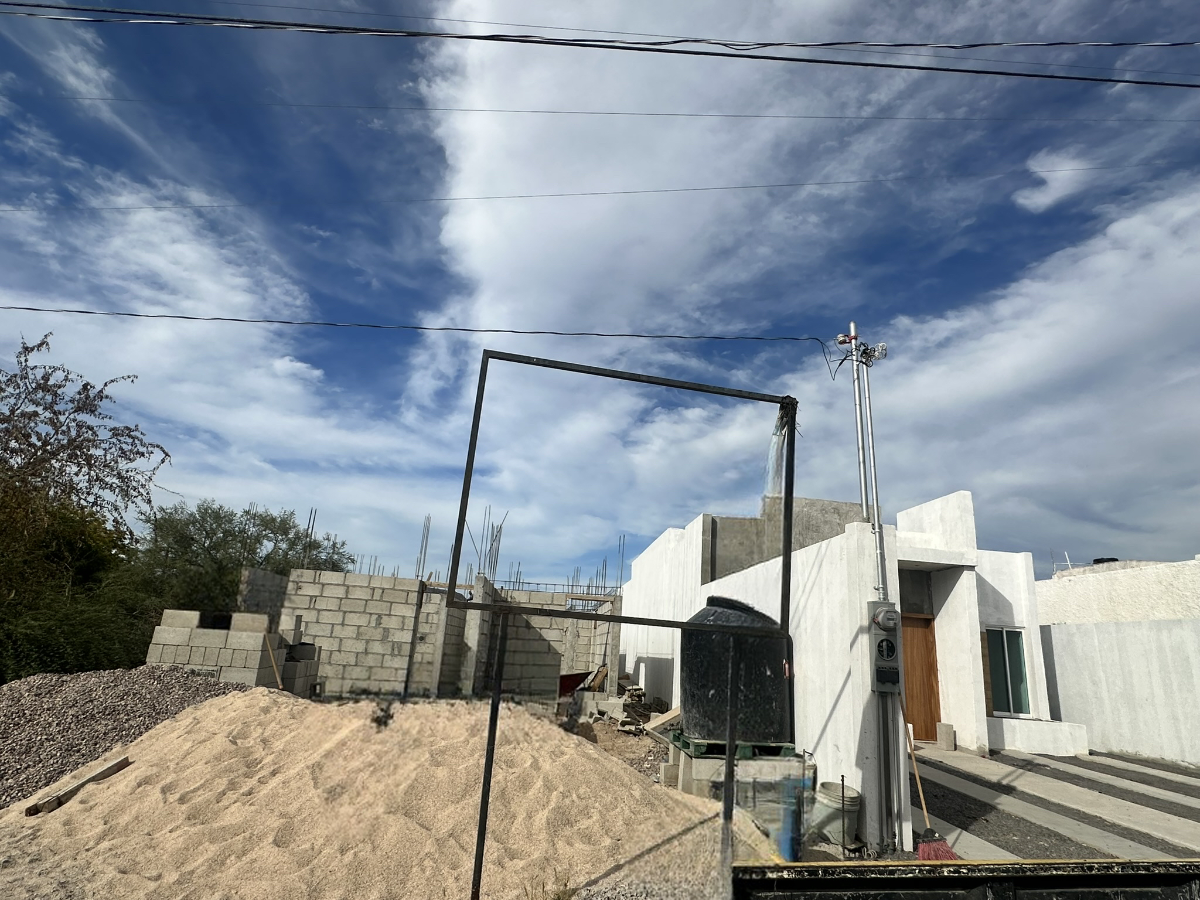 6 de 12: Vista más amplia fachada en construcción