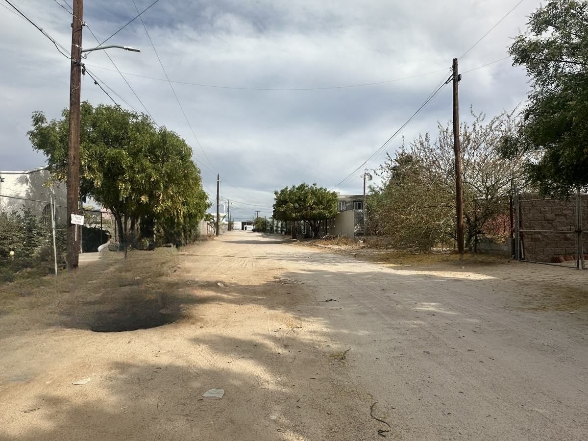 9 de 12: Calle exterior vista al Sur