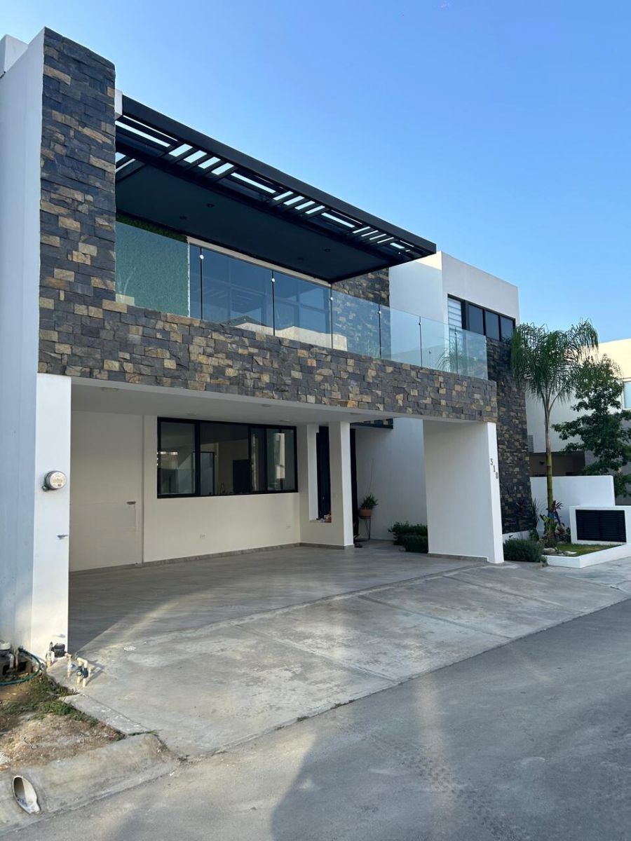 2 of 26: Fachada Frontal
