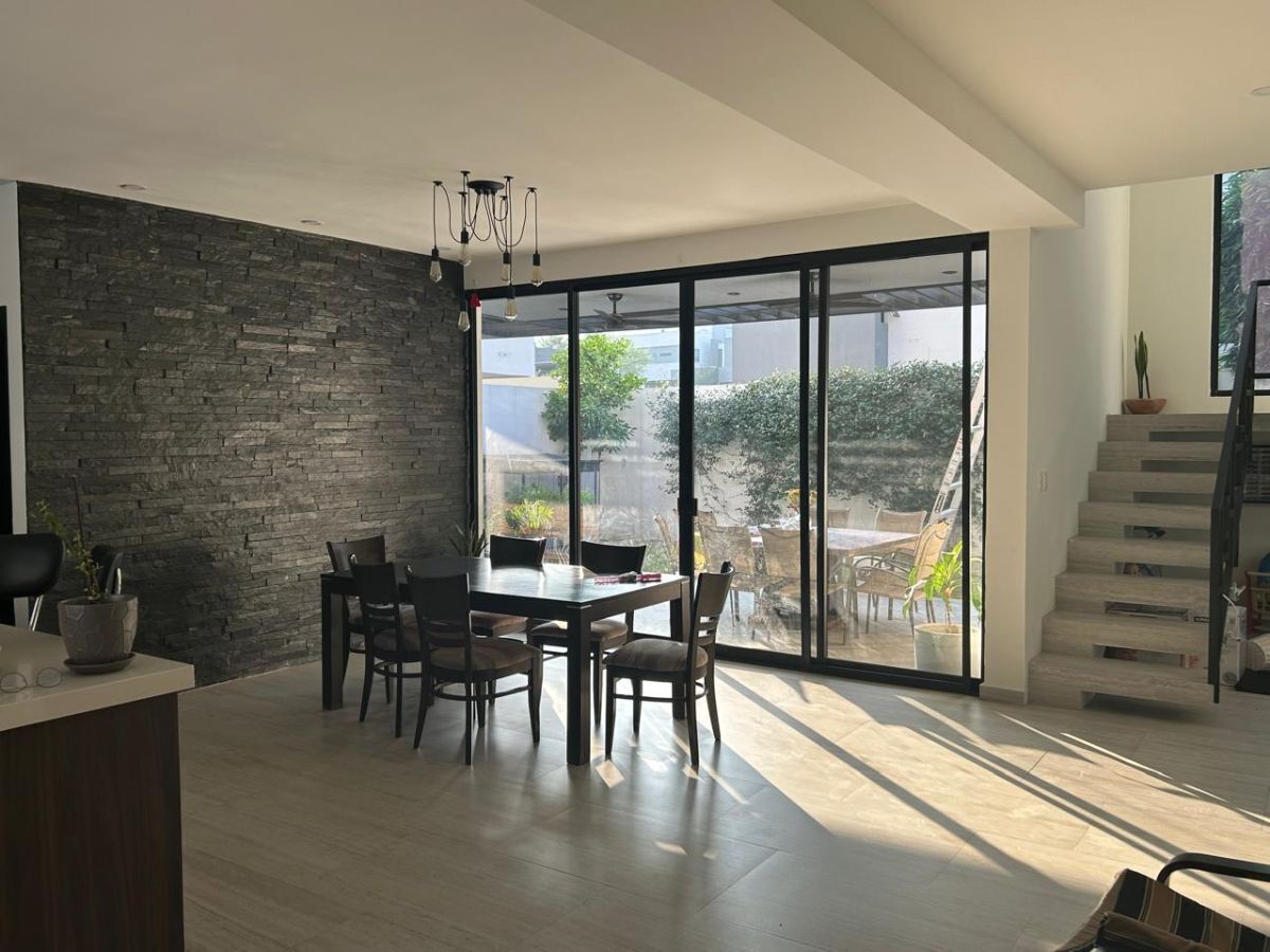 8 of 26: Comedor con vista al Jardin