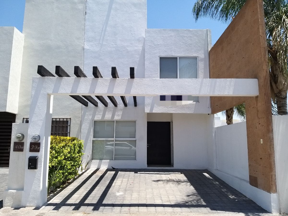 1 de 26: FACHADA, AREA COMUN A UN LADO