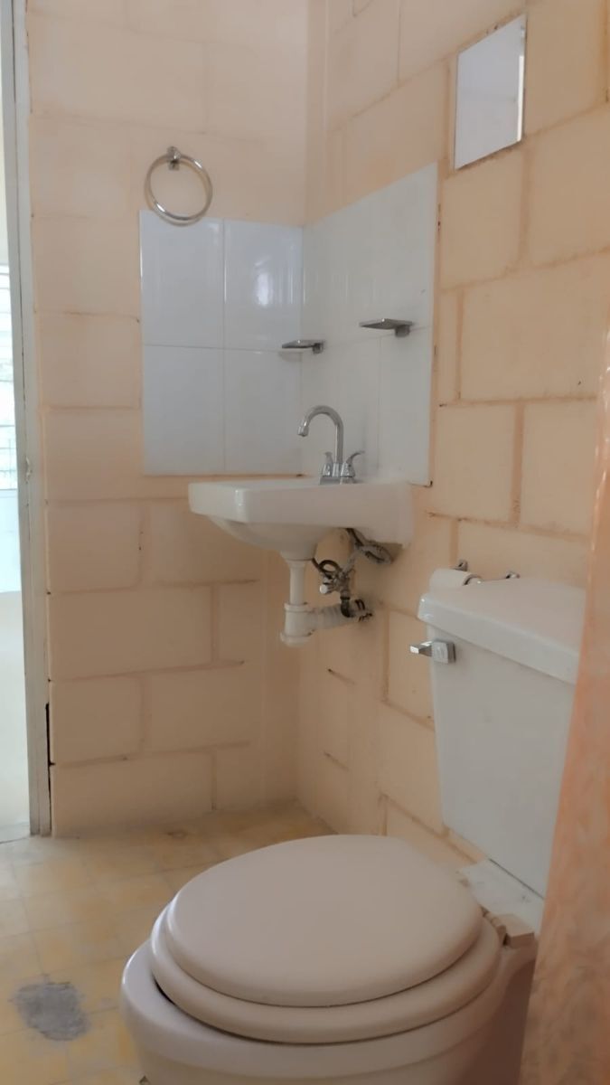 8 of 11: BAÑO COMPLETO