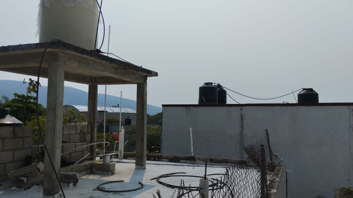 11 of 11: AZOTEA RECIEN IMPERMEABILIZADA CON EL TINACO DE 1,100 LITROS