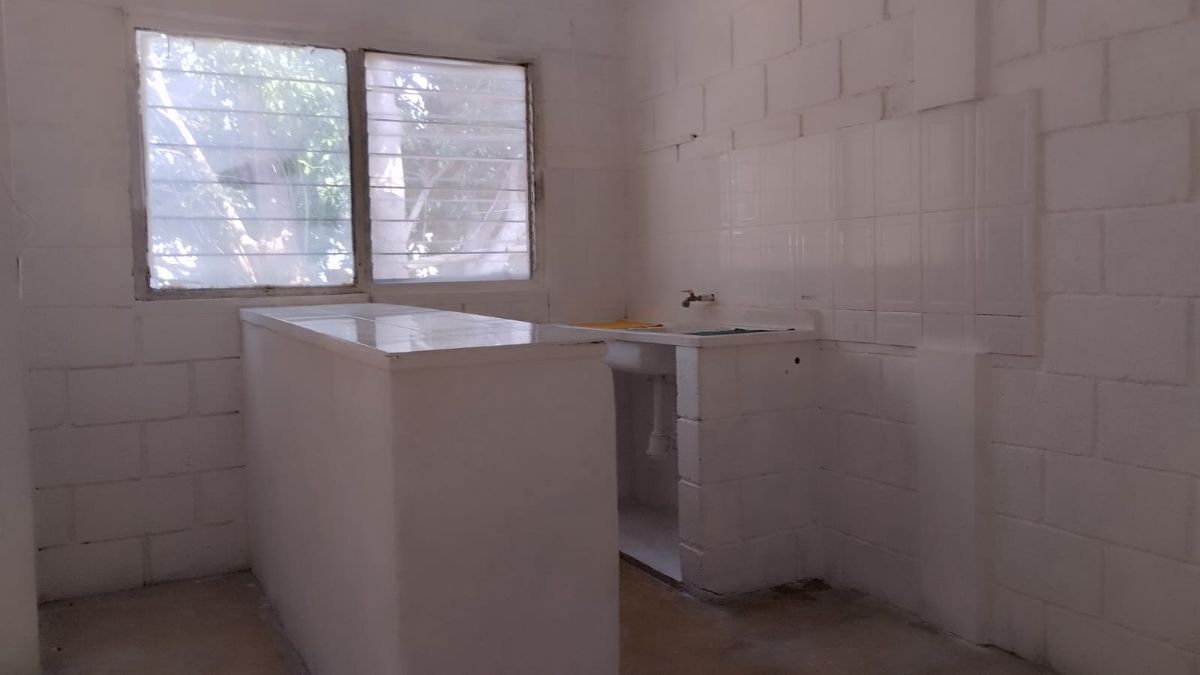 7 of 11: COCINA CON BARRA Y TARJA