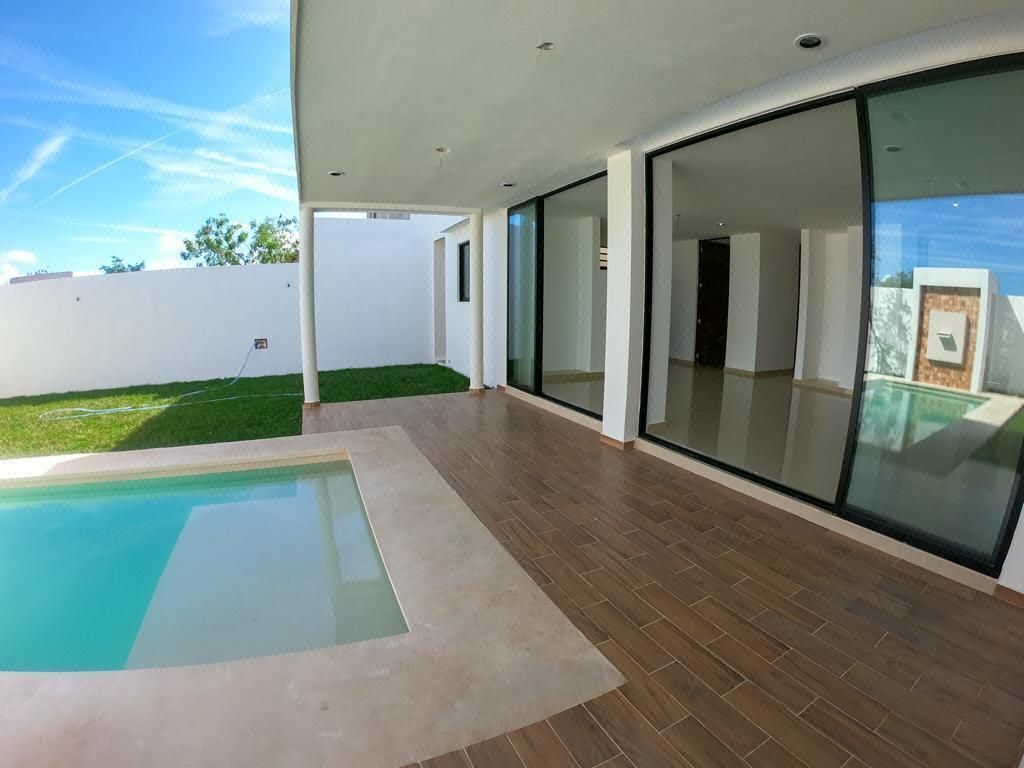 En Venta Casa de Dos Plantas, y Cuatro Recámaras en Privada Residencial, Amenid