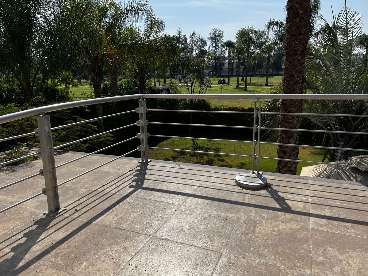 39 of 47: Balcón hacia mcampo de golf