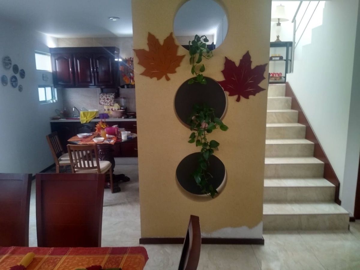Cocina equipada y escaleras, foto 6 de 10