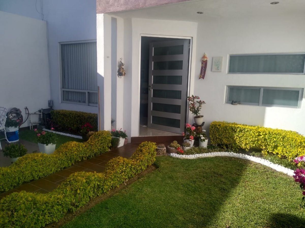 Jardín delantero, foto 3 de 10