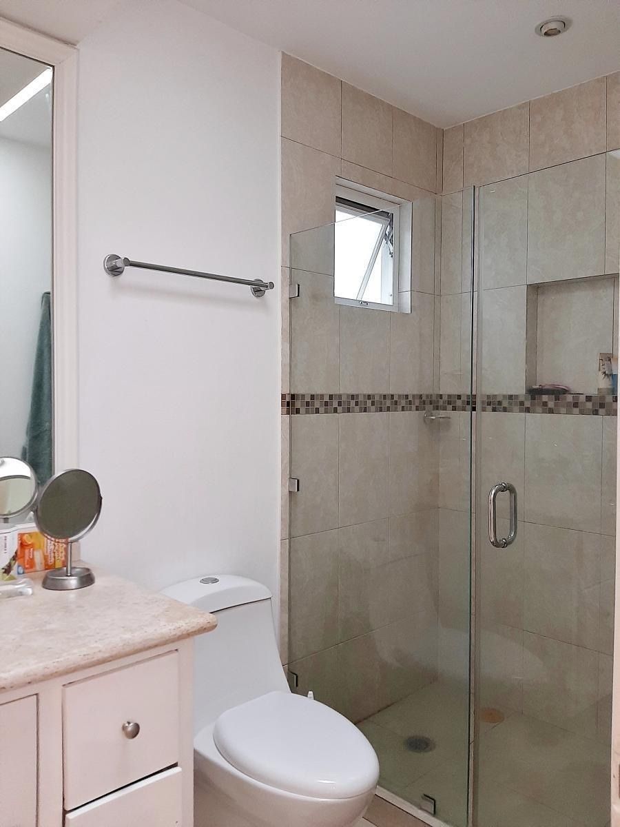 17 de 20: Baño secundario