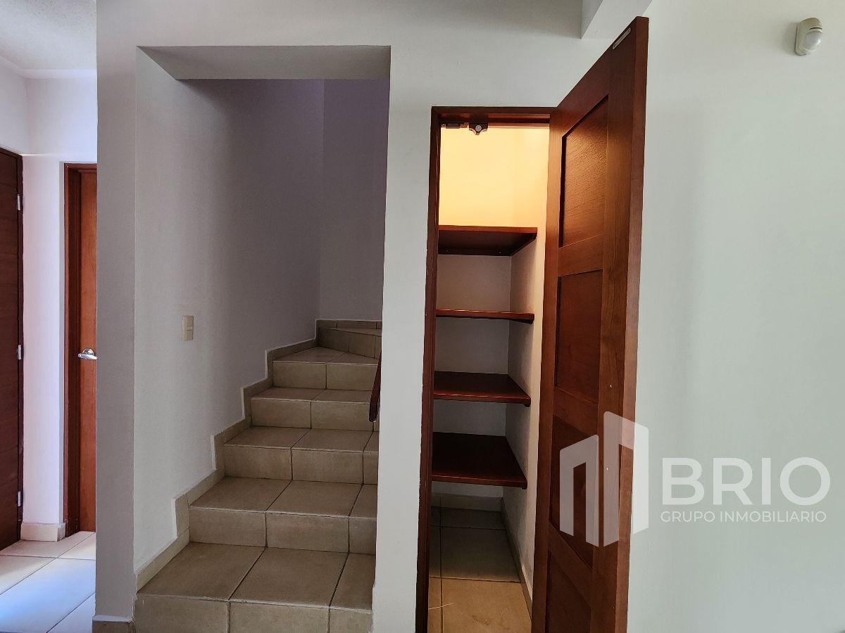 3 de 29: Escalera y closet