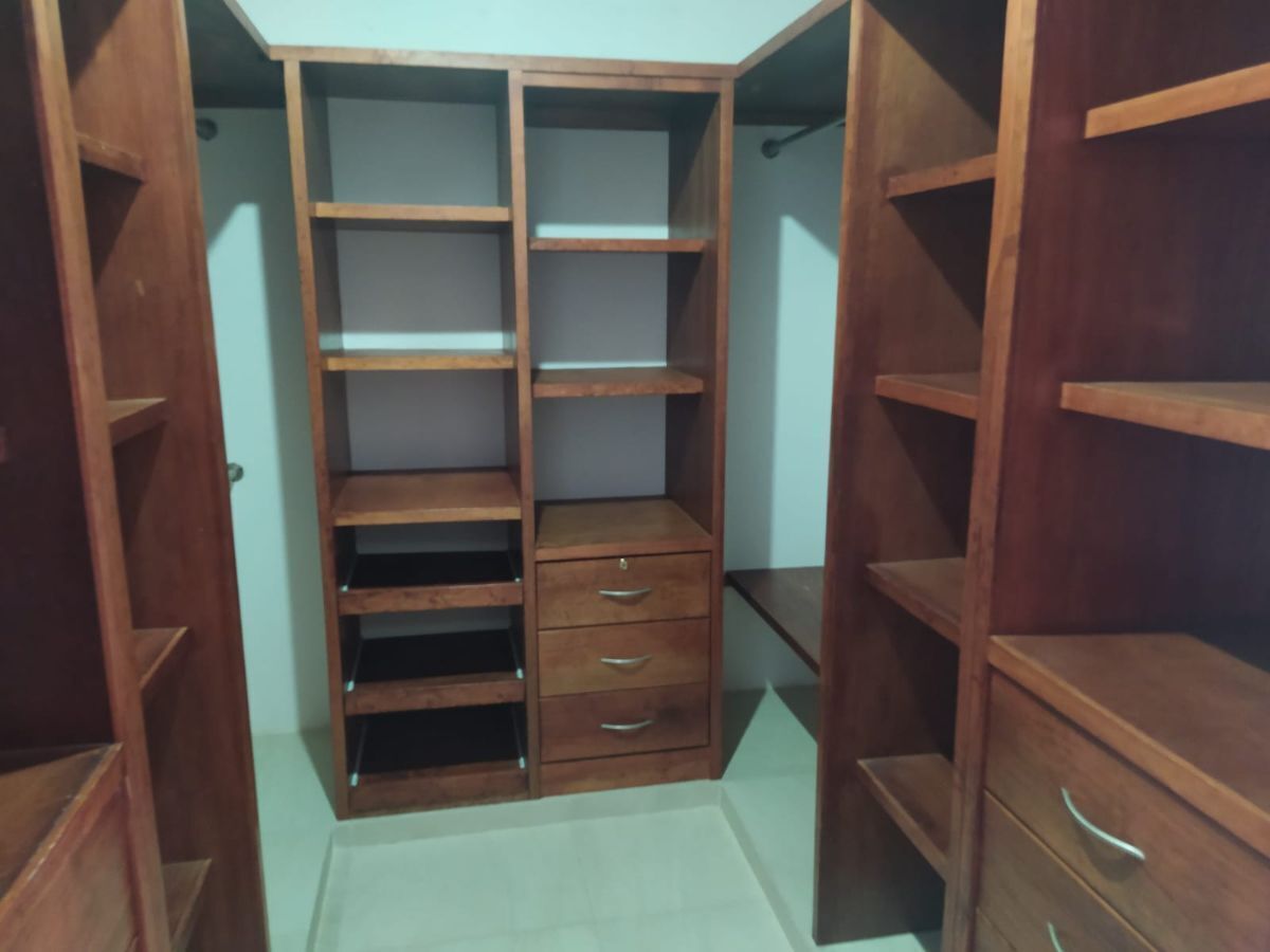 Closet,  Recámara Principal, foto 8 de 18