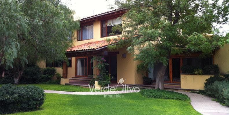 Increíble Casa para Inversión en Jurica! Estilo Mexicano Contemporáneo