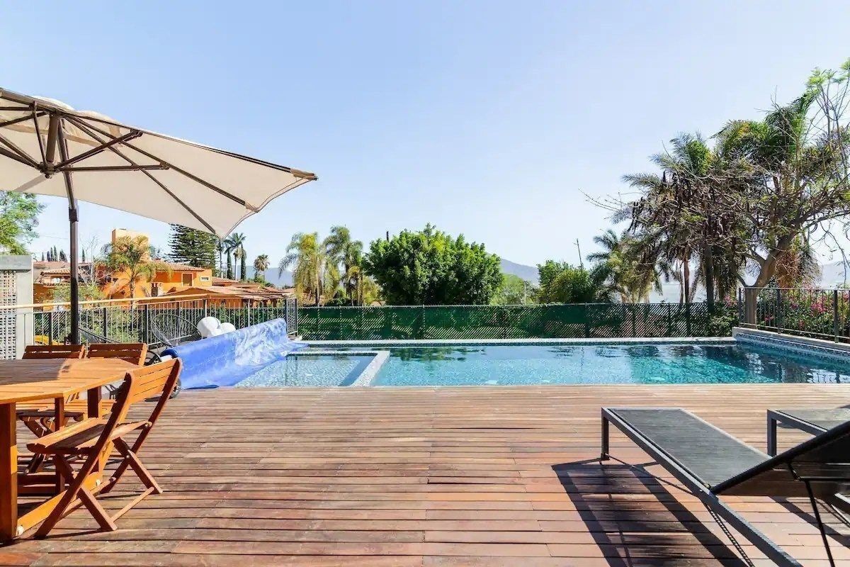 Casa en venta amueblada en Raquet Club San Juan Cosalá - copropiedad