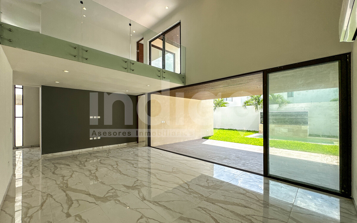 6 de 50: Comedor con Techos a Doble Altura