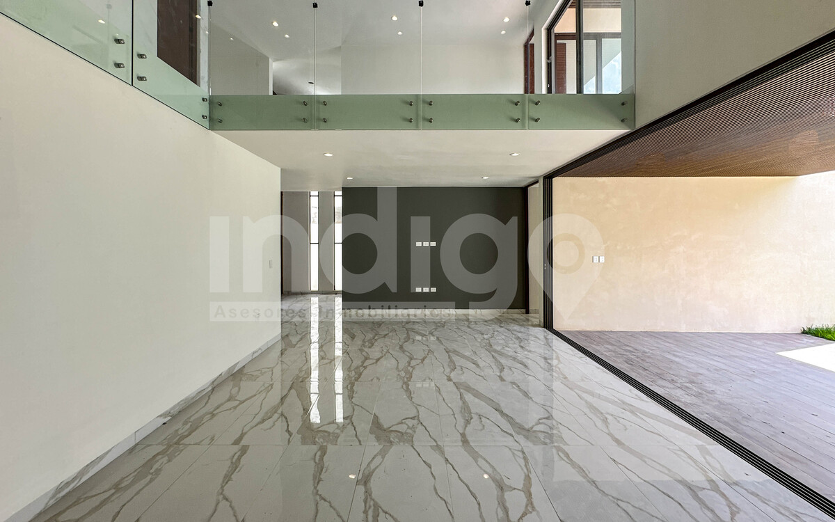 7 de 50: Comedor con Techos a Doble Altura