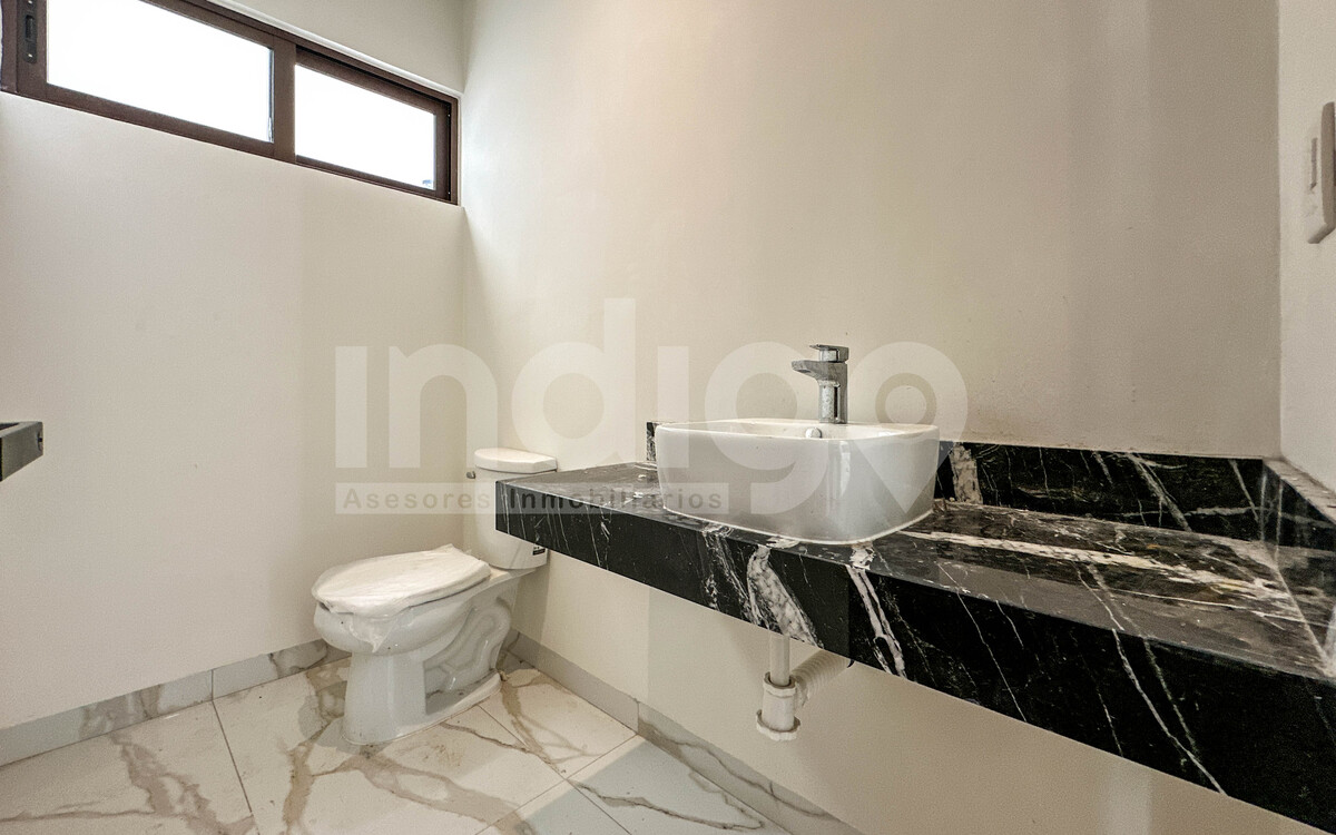 11 de 50: Baño de Visitas