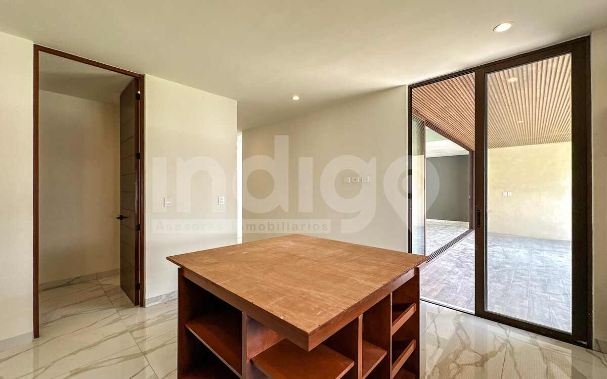 13 de 50: Cocina con Alacena y Salida a la Terraza