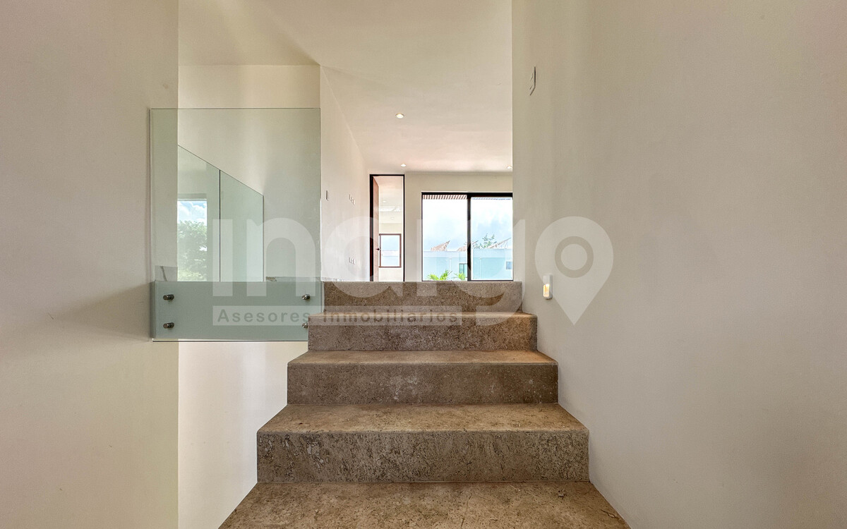 20 de 50: Escalera Planta Alta